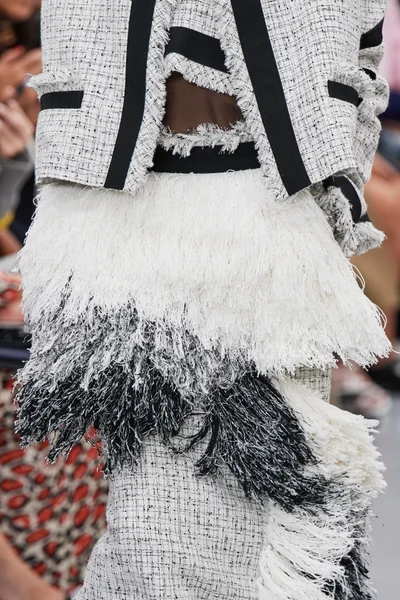 Look 50